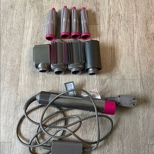 Dyson airwrap all pictured tools included. No box or bag.